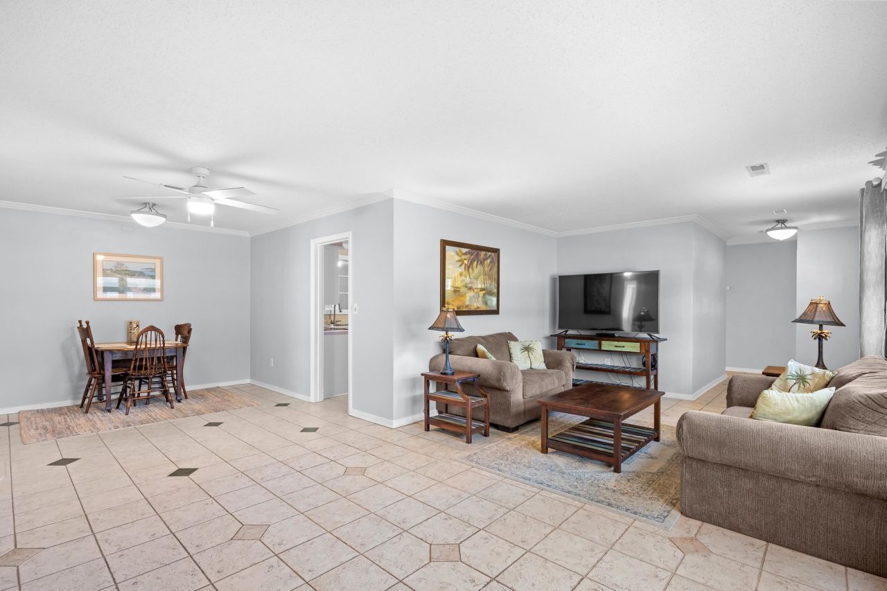 3676 Spruce Dr. Photo 5