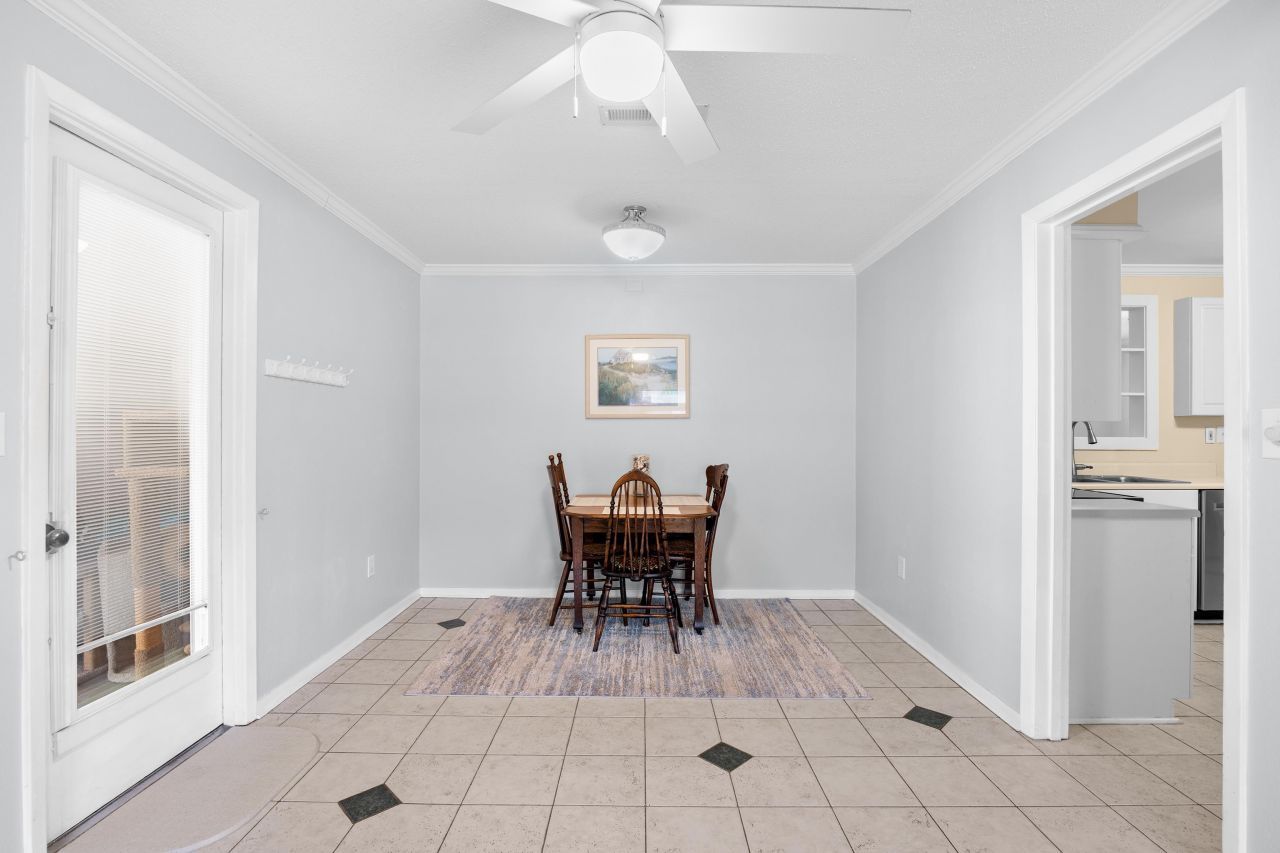 3676 Spruce Dr. Photo 6