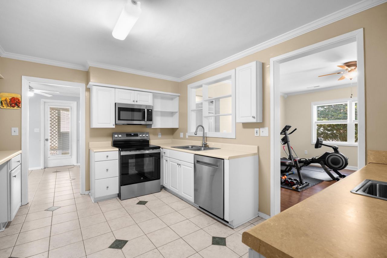 3676 Spruce Dr. Photo 7