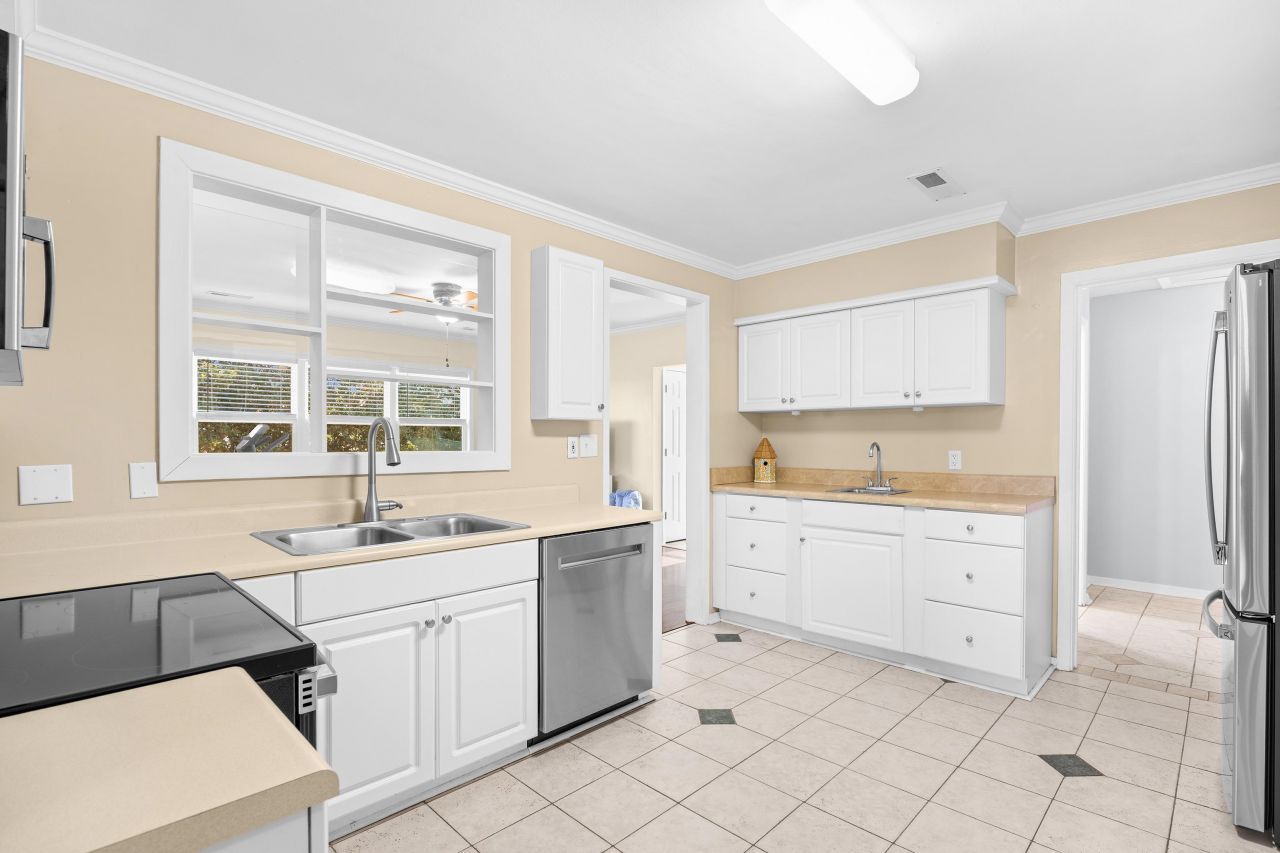 3676 Spruce Dr. Photo 8