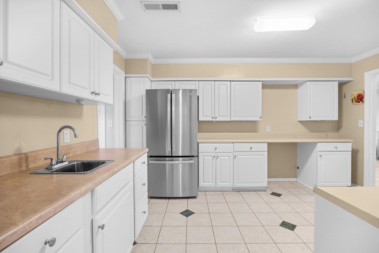 3676 Spruce Dr. Photo 9