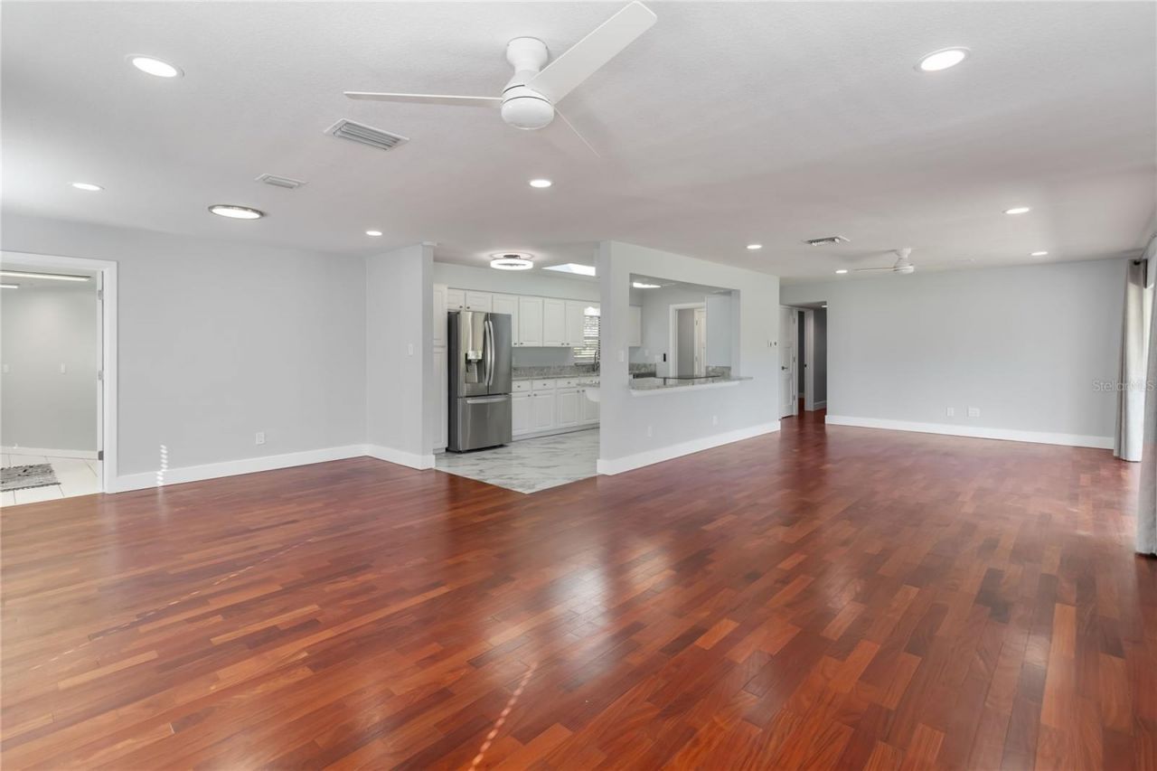 3911 Venice Drive, Orlando, FL 32806 Photo