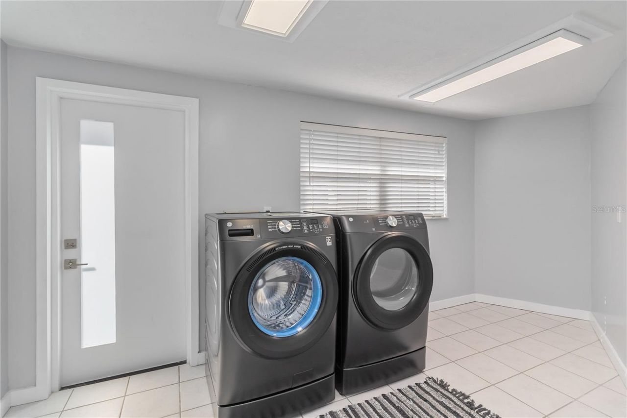 3911 Venice Drive, Orlando, FL 32806 Photo