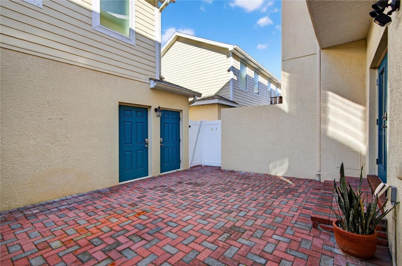 205 49th Avenue N, Saint Petersburg, FL 33703 Photo