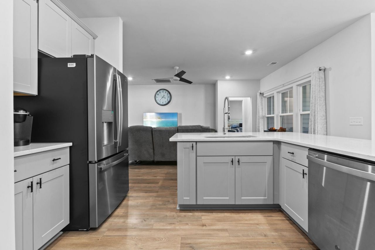 148 Haverhill St Photo 10