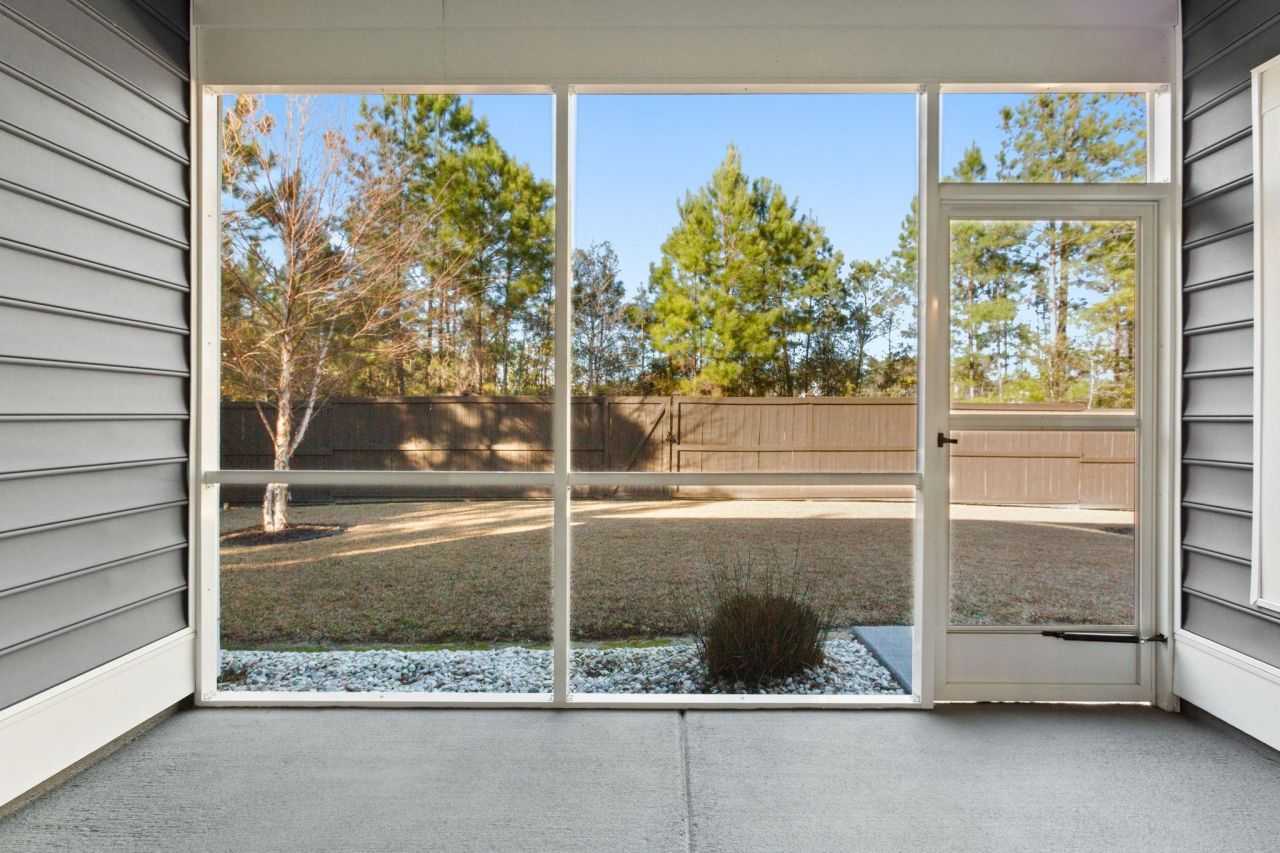 148 Haverhill St Photo 12