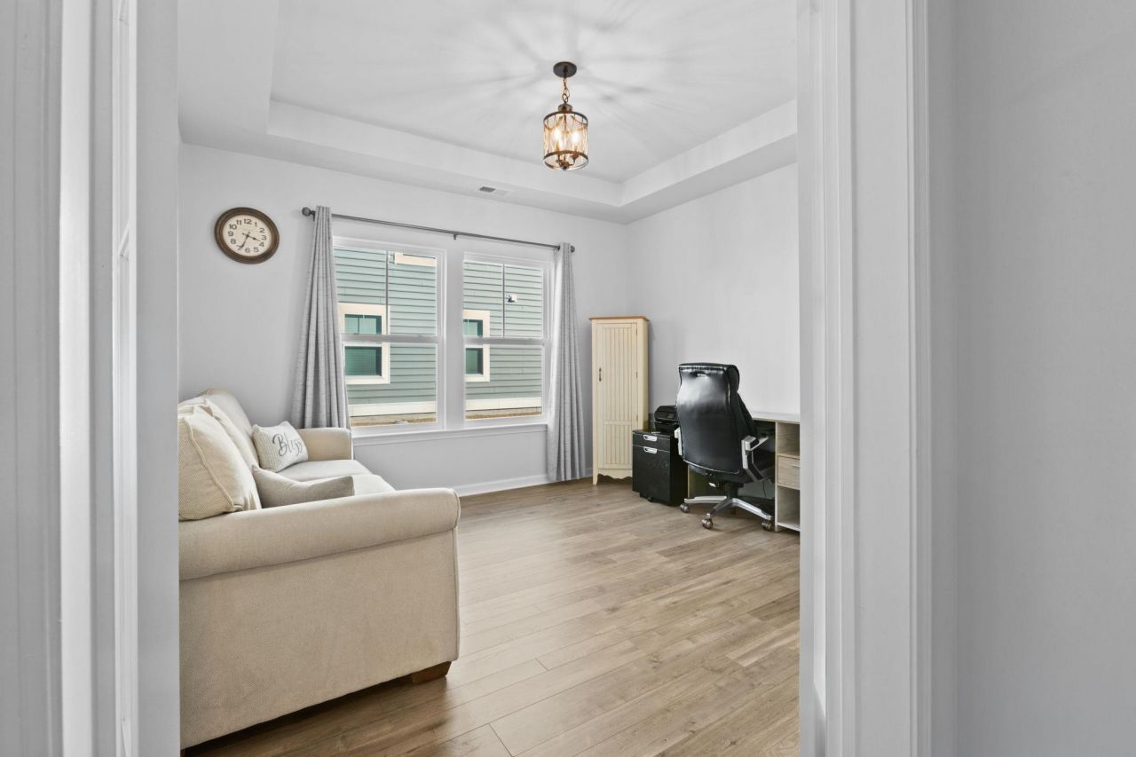 148 Haverhill St Photo 15