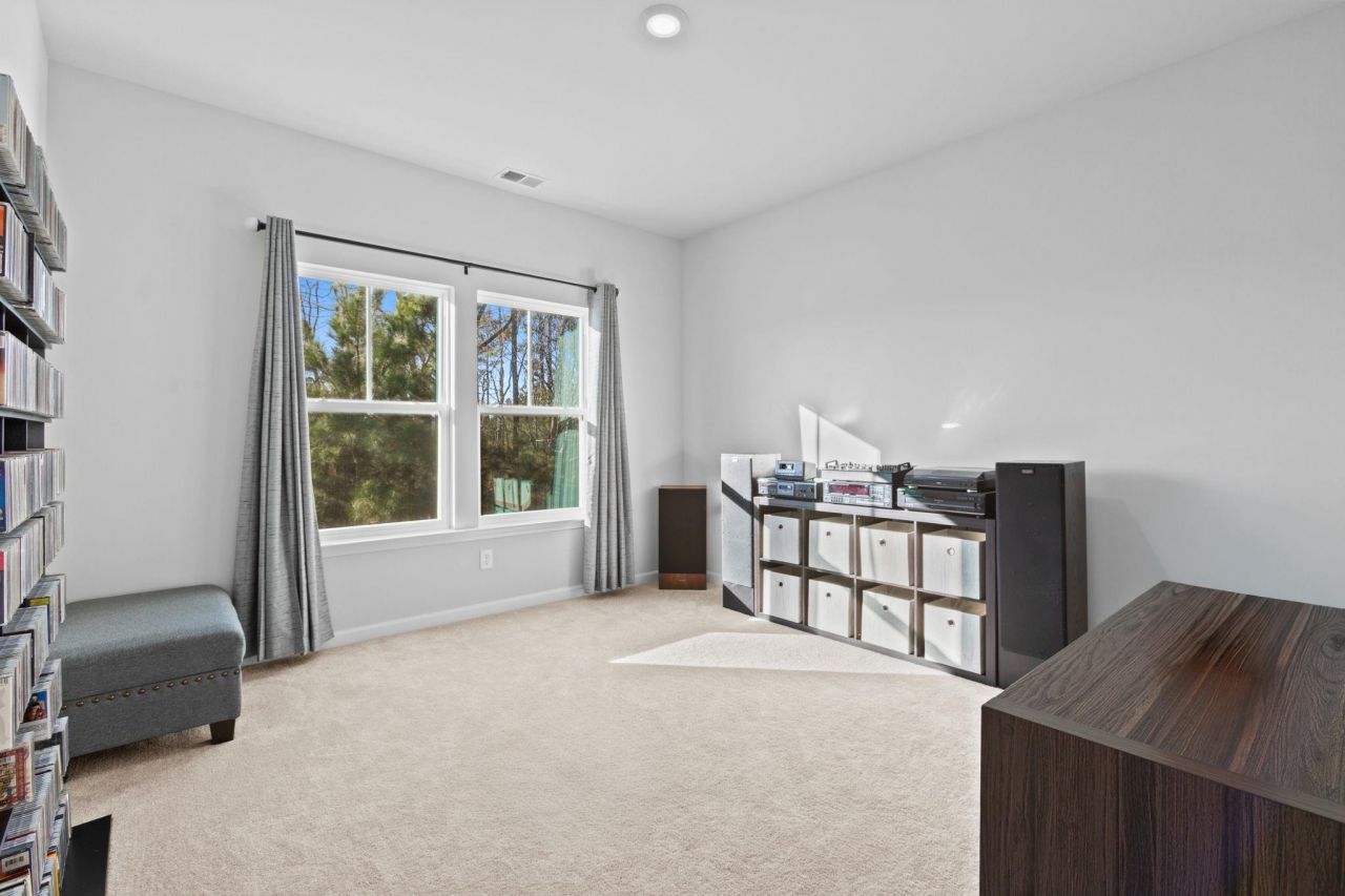 148 Haverhill St Photo 16