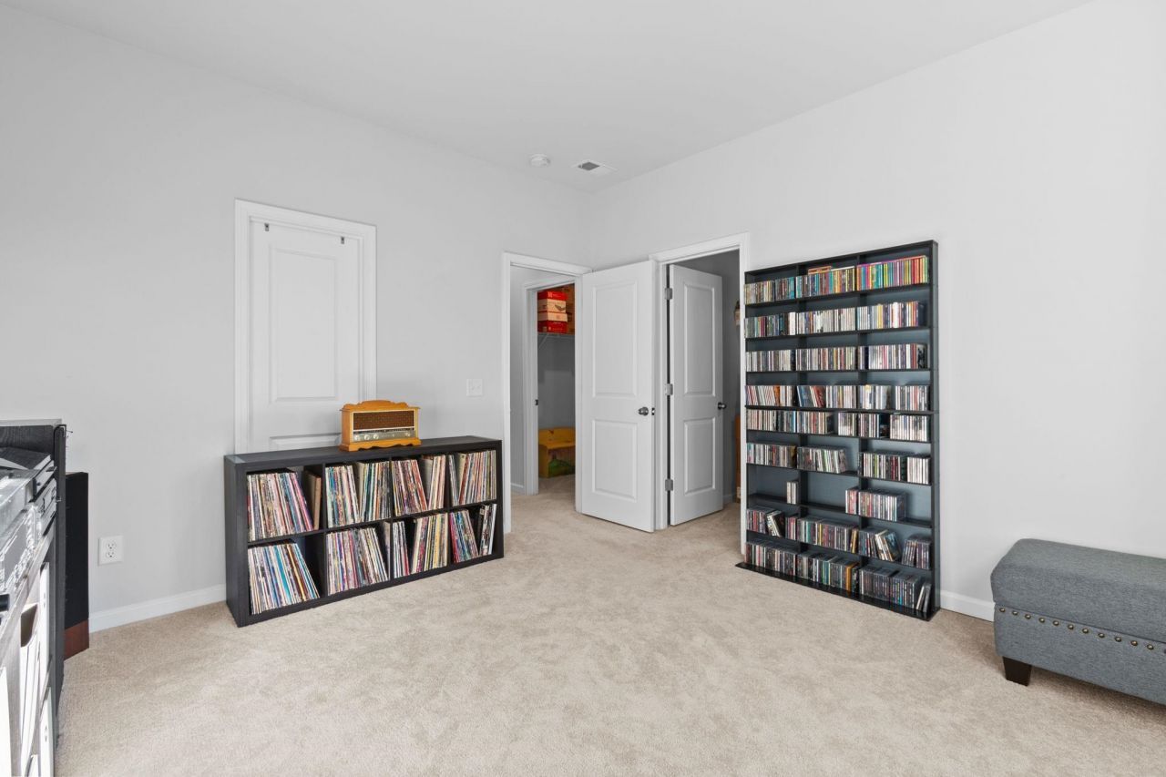 148 Haverhill St Photo 17