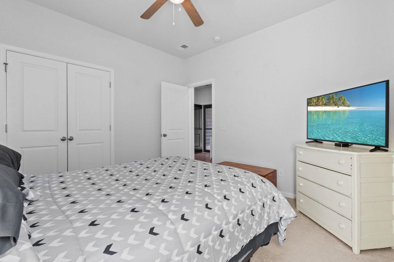 148 Haverhill St Photo 26