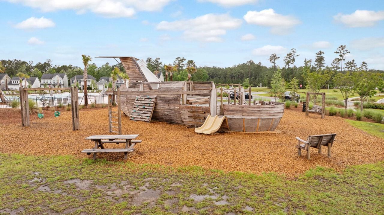 148 Haverhill St Photo 34