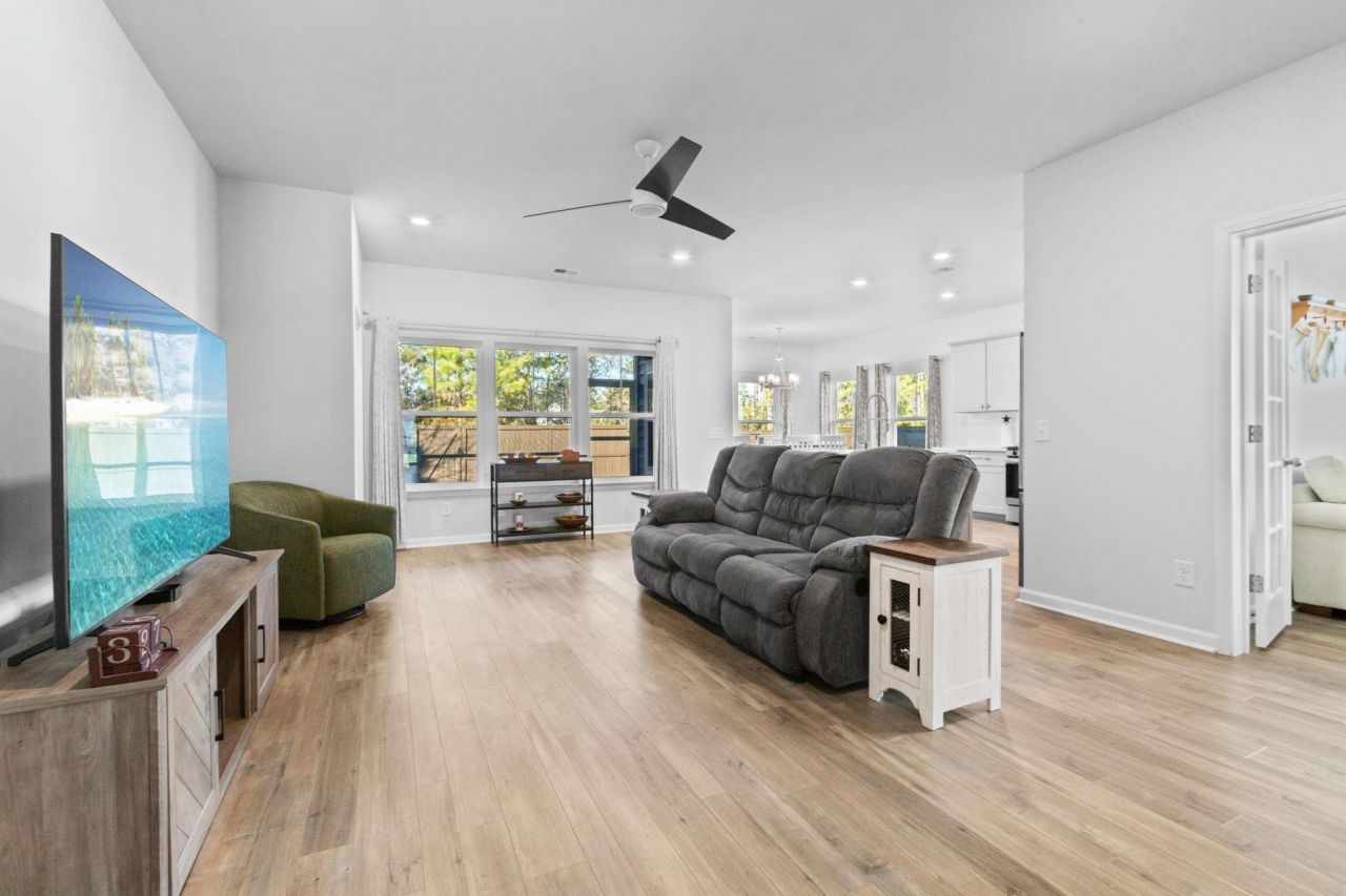 148 Haverhill St Photo 5