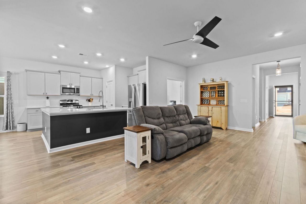 148 Haverhill St Photo 7