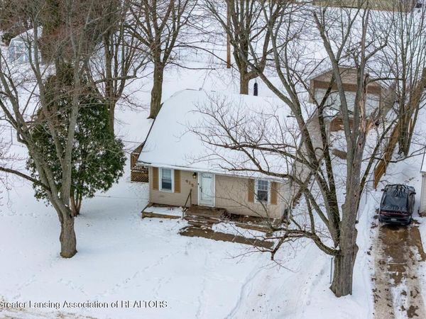 415 Winifred Avenue, Lansing, MI 48917