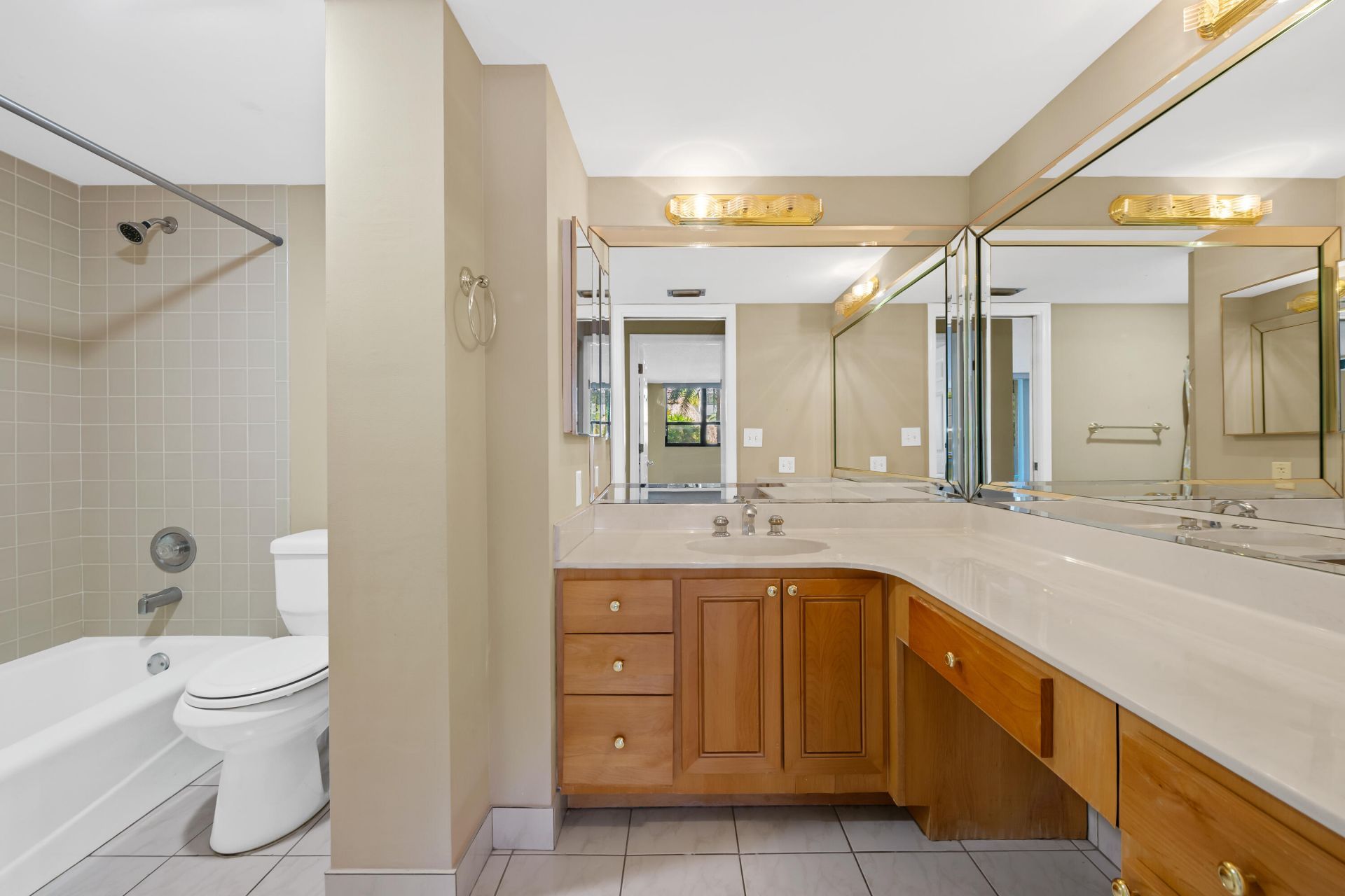 800 Jeffery Street, Unit 103, Boca Raton, FL 33487 Photo