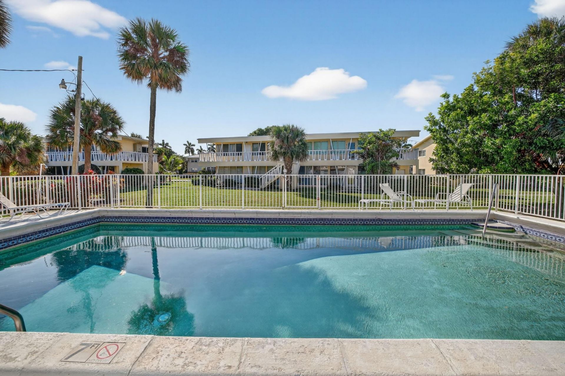 2755 NE 28th Ave, Unit E2, Lighthouse Point, FL 33064 Photo