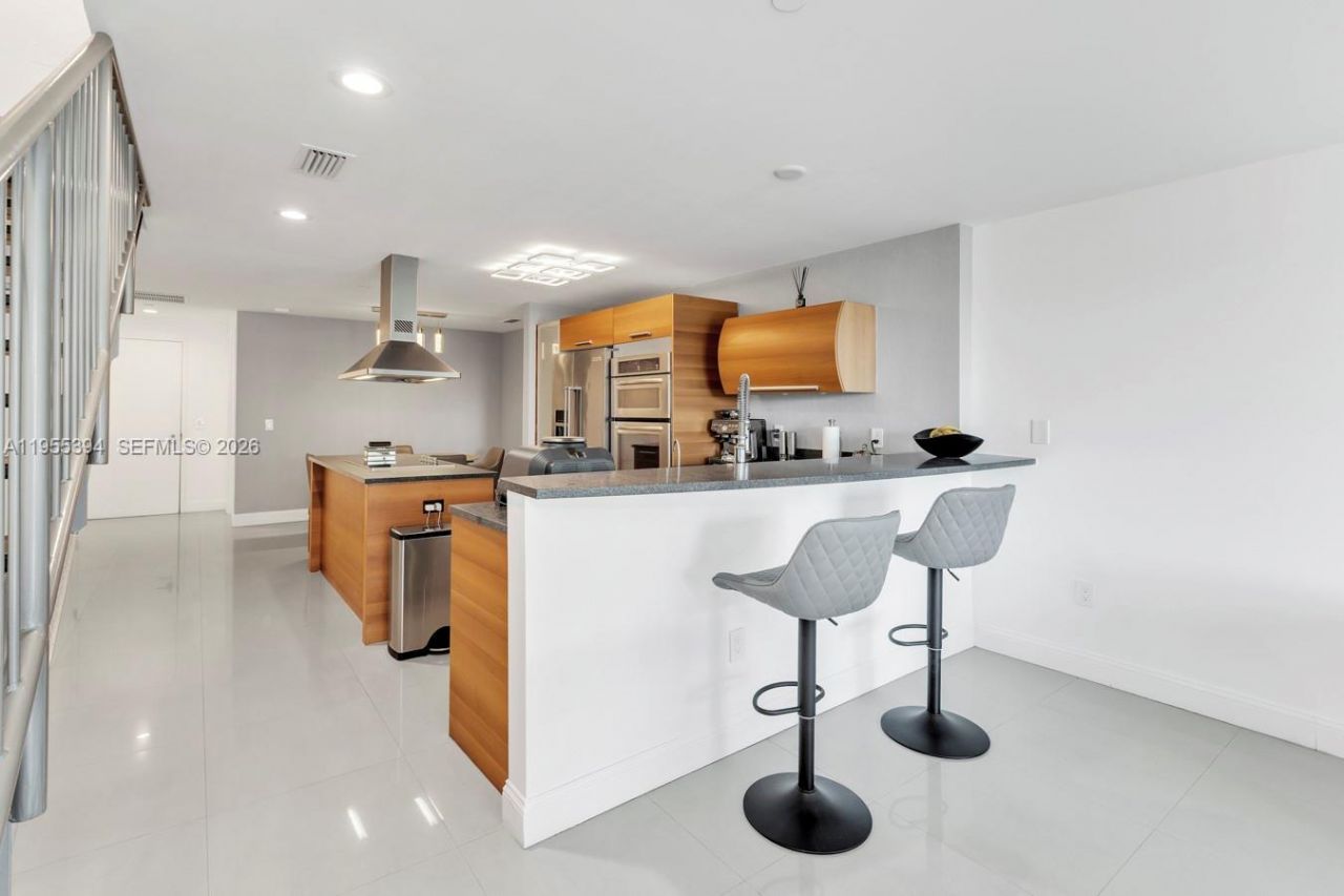 2950 NE 188th St, Unit 315, Aventura, FL 33180 Photo