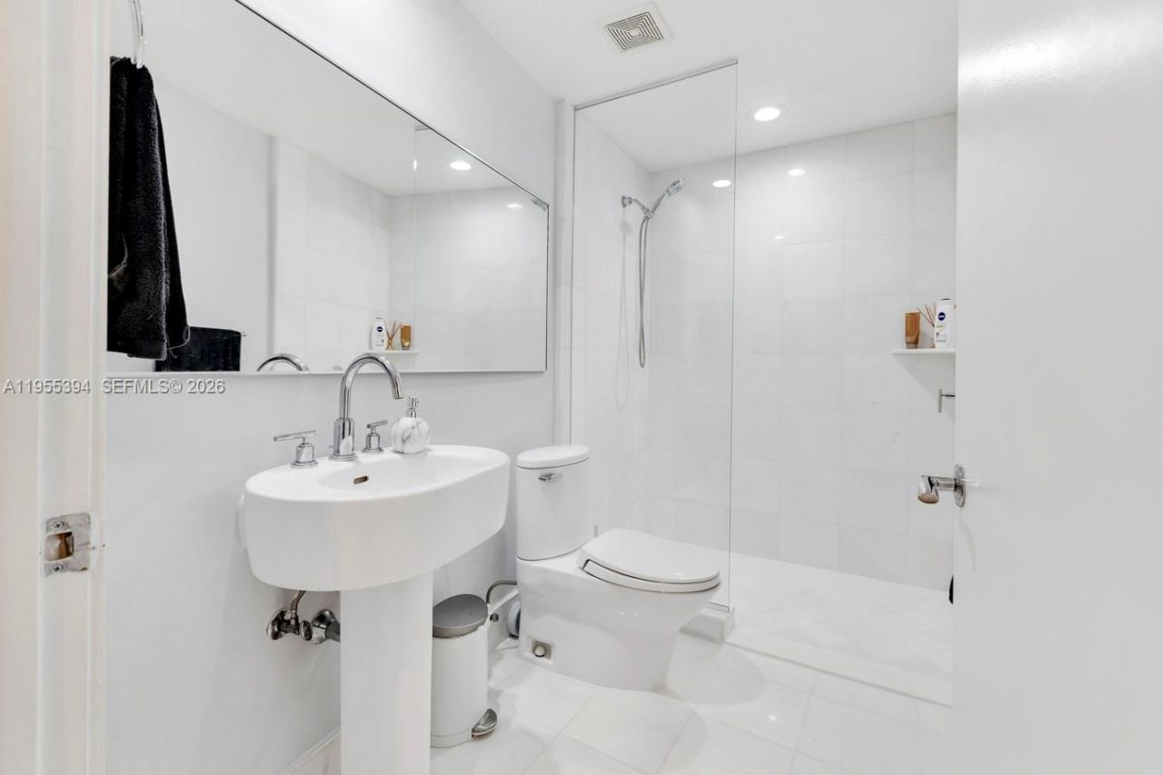 2950 NE 188th St, Unit 315, Aventura, FL 33180 Photo