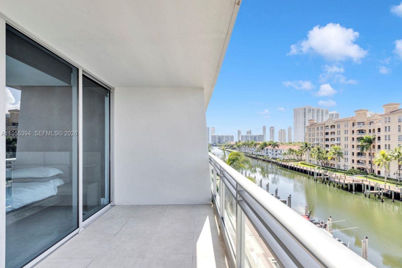 2950 NE 188th St, Unit 315, Aventura, FL 33180 Photo