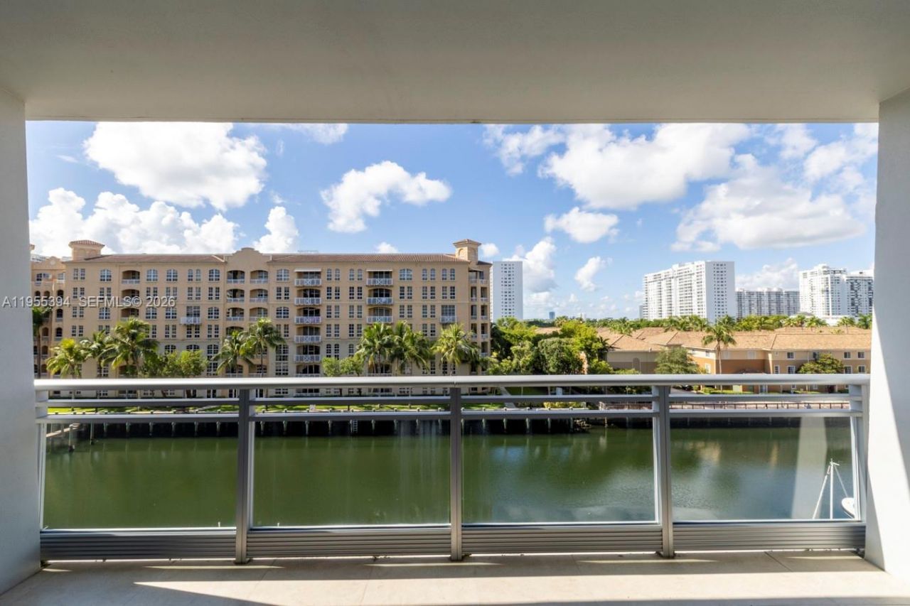 2950 NE 188th St, Unit 315, Aventura, FL 33180 Photo