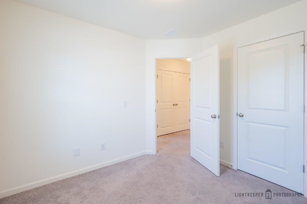 305 Cherwell Ct. Photo 10