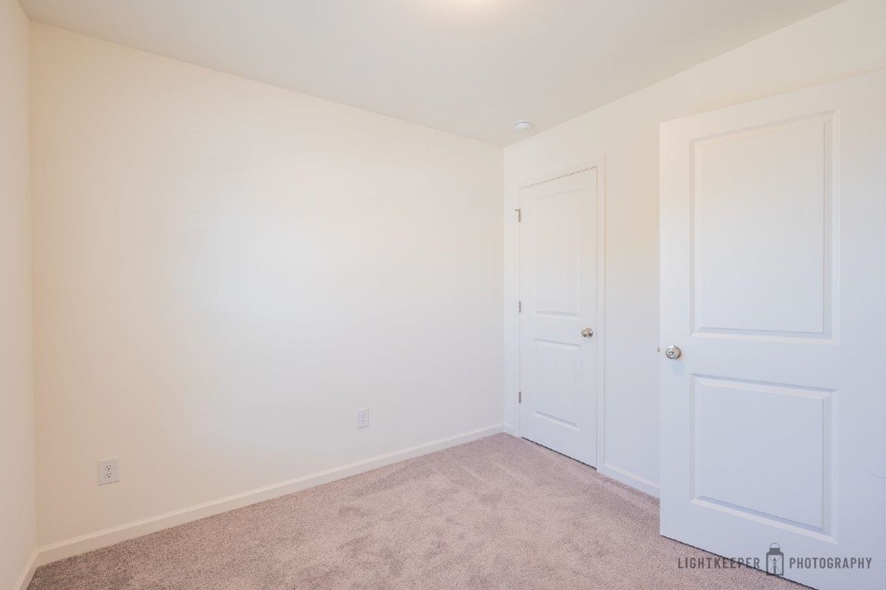 305 Cherwell Ct. Photo 12