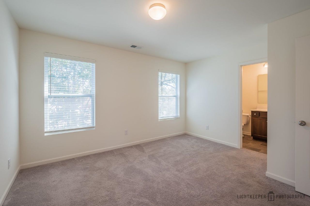 305 Cherwell Ct. Photo 14