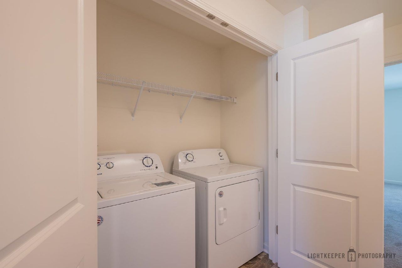 305 Cherwell Ct. Photo 17