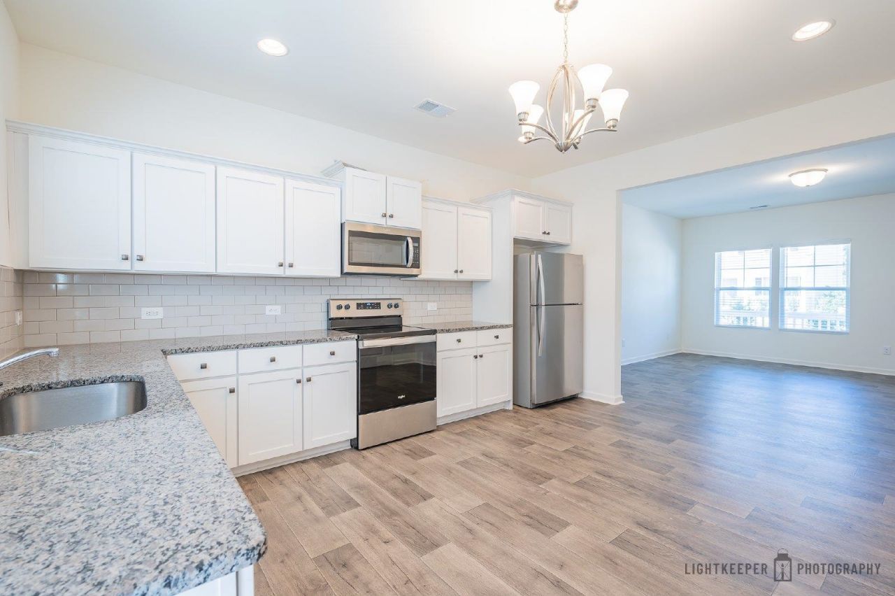 305 Cherwell Ct. Photo 7