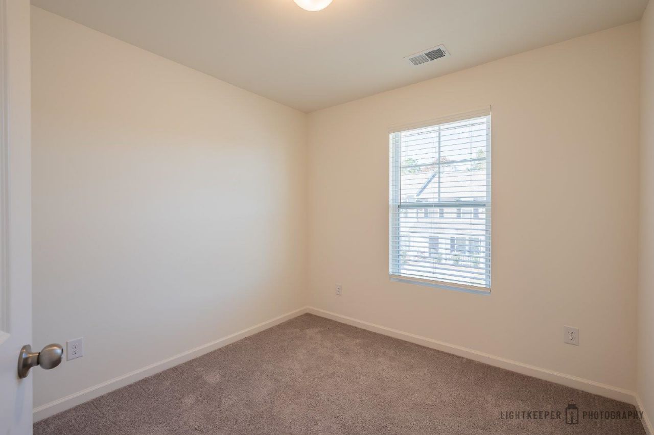 305 Cherwell Ct. Photo 9