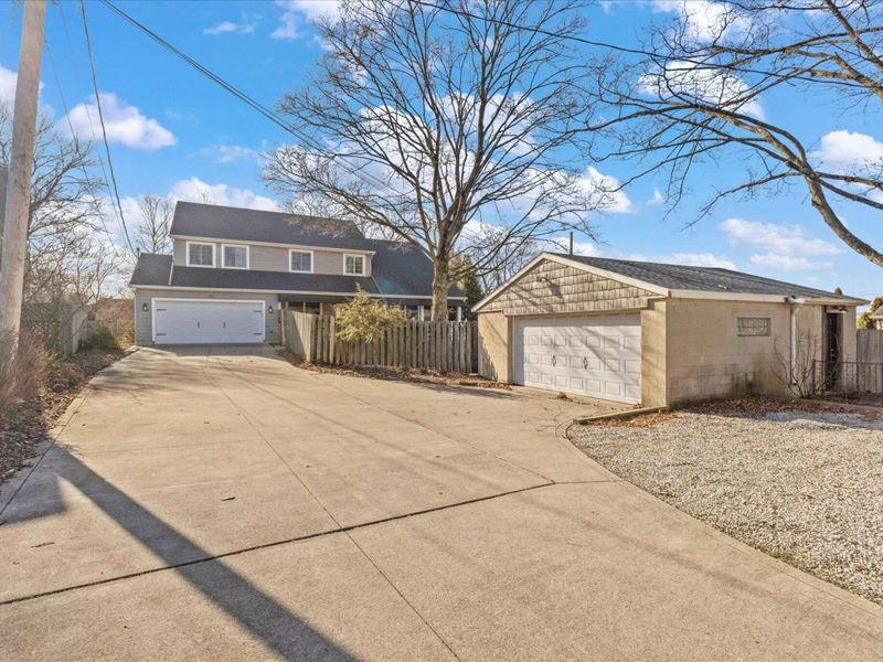 45 E California Avenue, Columbus, OH 43202 Photo 2