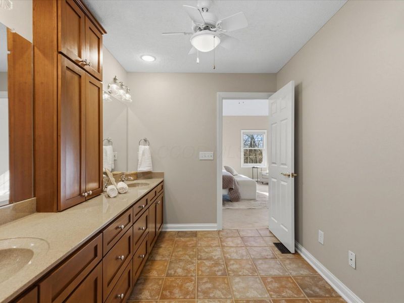 45 E California Avenue, Columbus, OH 43202 Photo 30