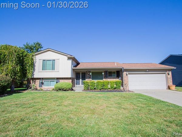 38684 Meadowlawn Street, Wayne, MI 48184