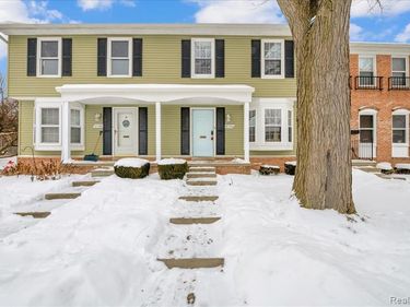 37346 Charter Oaks Boulevard, Clinton Twp, MI 48036