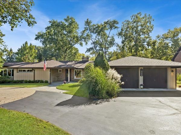 16280 W Woodbine Circle, Vernon Hills, IL 60061