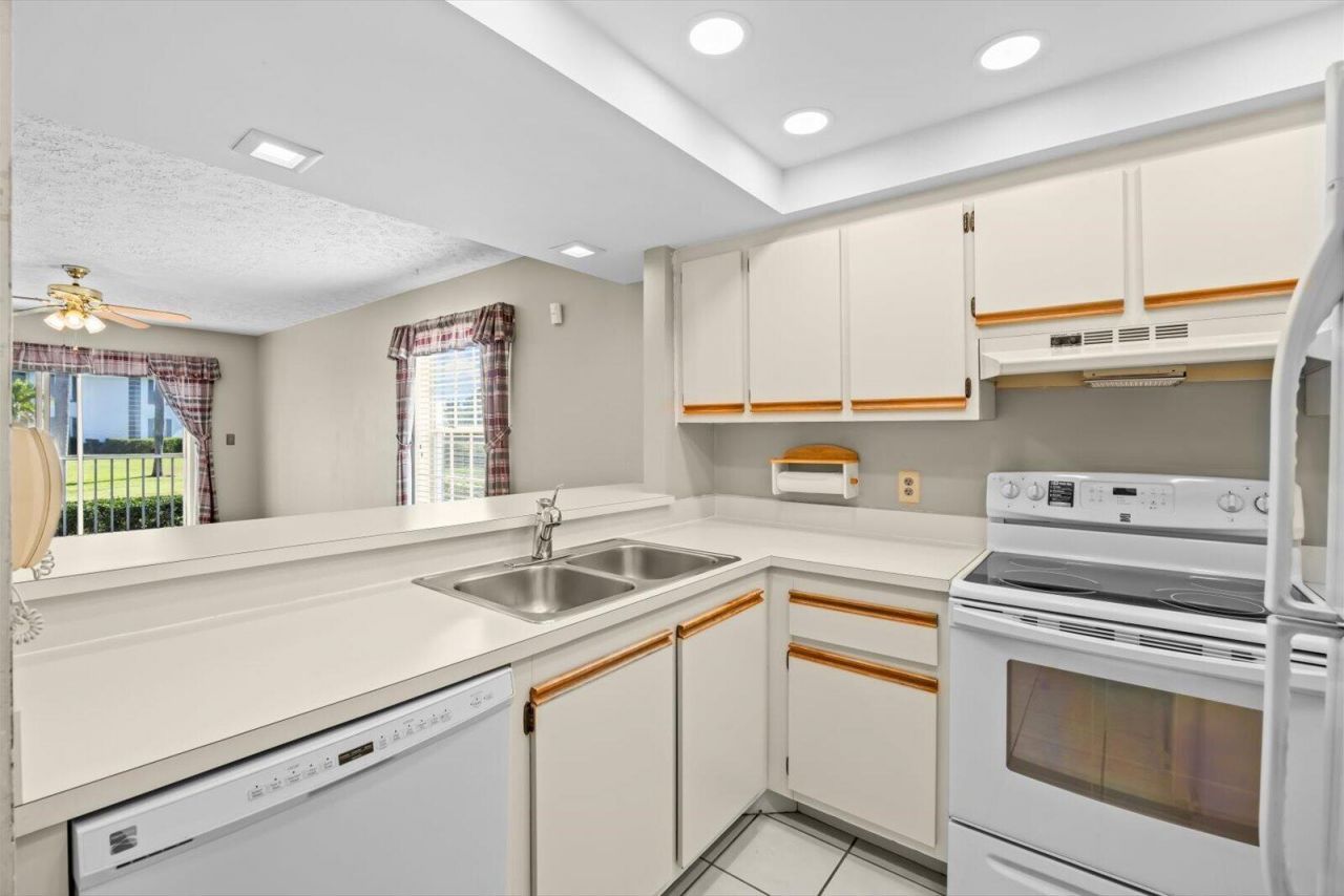 806 SE Central Parkway, Unit 6, Stuart, FL 34994 Photo