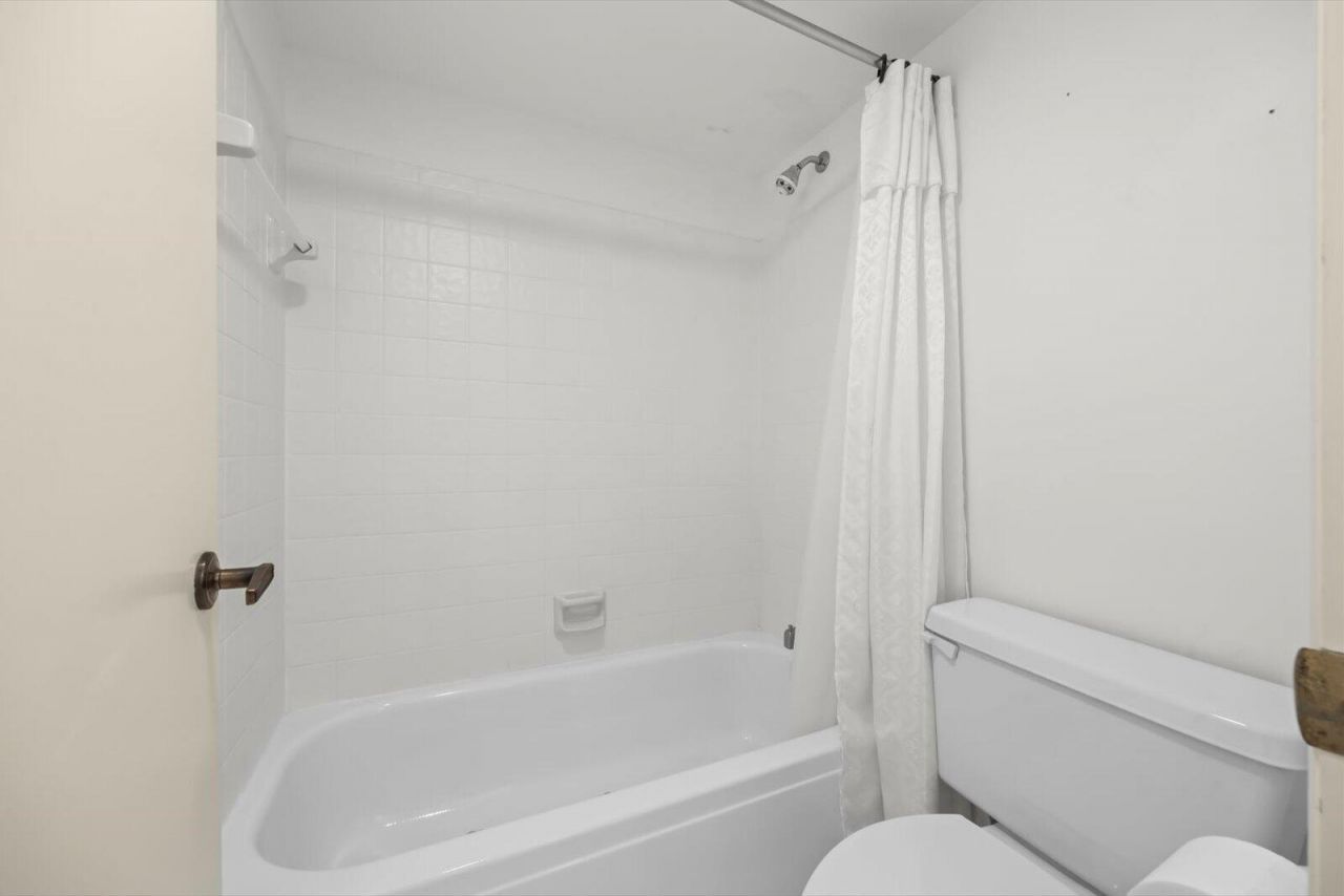 806 SE Central Parkway, Unit 6, Stuart, FL 34994 Photo