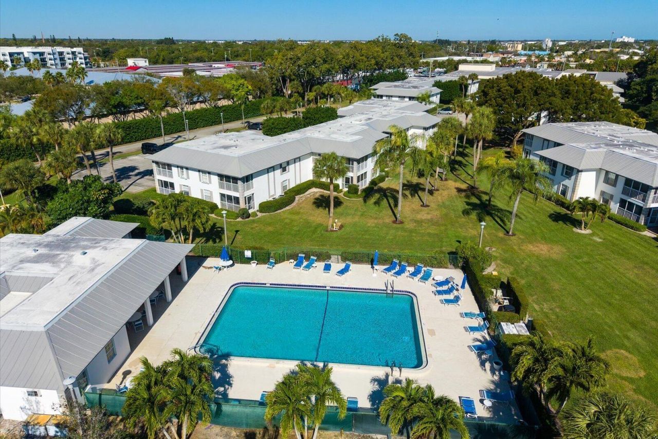 806 SE Central Parkway, Unit 6, Stuart, FL 34994 Photo