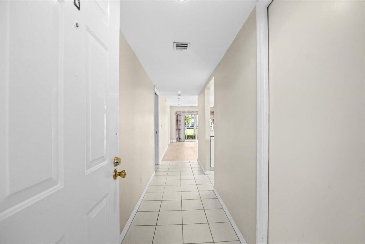 806 SE Central Parkway, Unit 6, Stuart, FL 34994 Photo