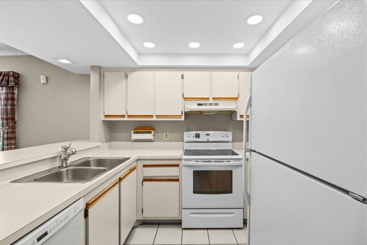 806 SE Central Parkway, Unit 6, Stuart, FL 34994 Photo