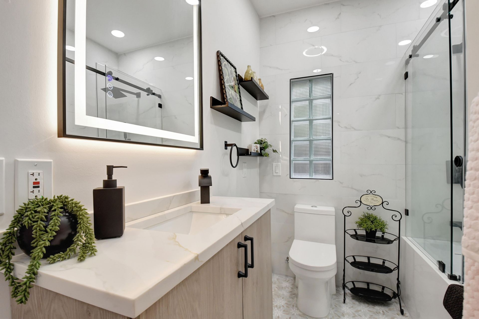 705 Colonial Road, West Palm Beach, FL 33405 Photo