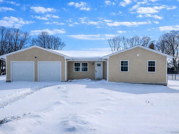 36 Brian Street, Holbrook, NY 11741