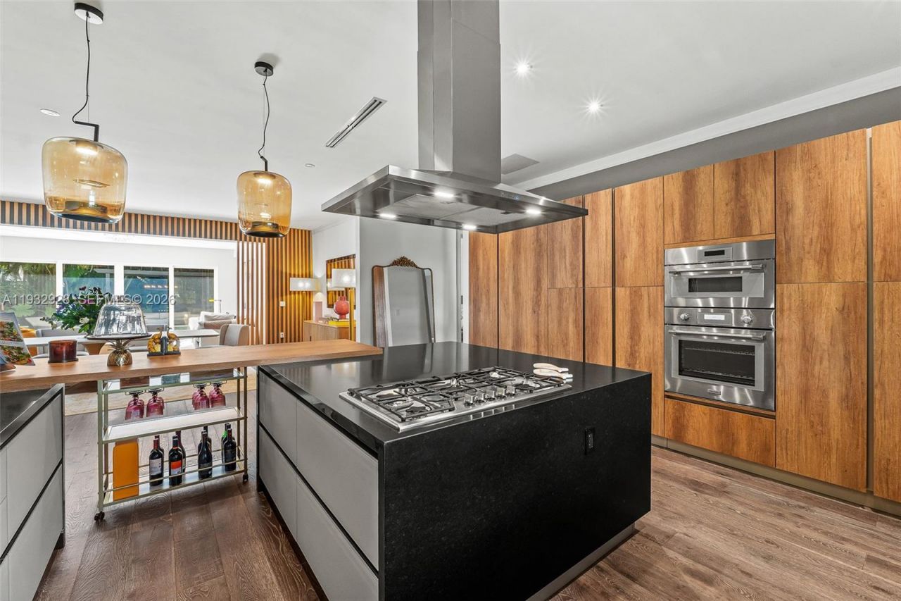 680 Buttonwood Ln , Miami, FL 33137 Photo