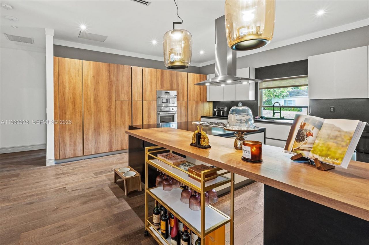 680 Buttonwood Ln , Miami, FL 33137 Photo