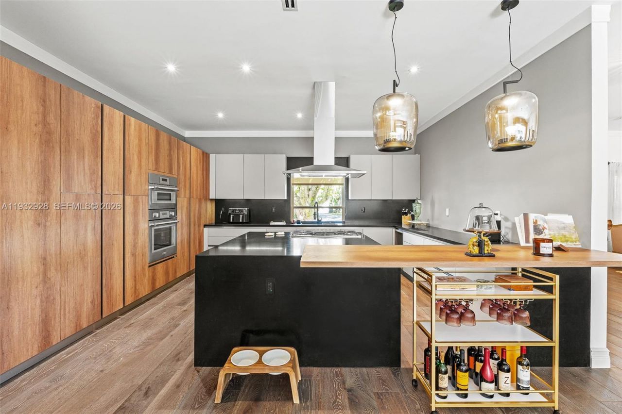 680 Buttonwood Ln , Miami, FL 33137 Photo