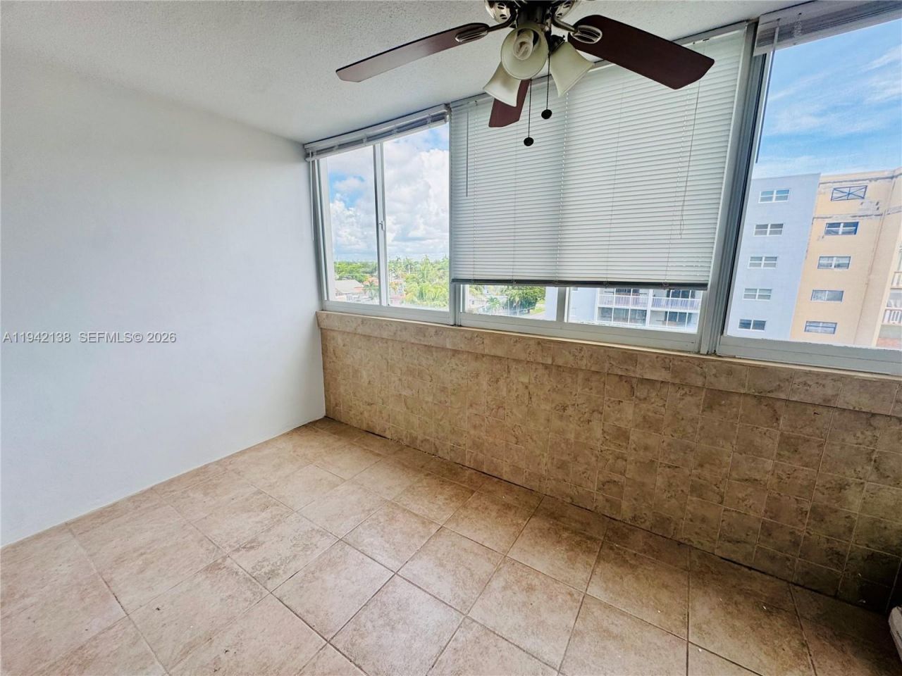 420 NE 12th Ave, Unit 502, Hallandale Beach, FL 33009 Photo