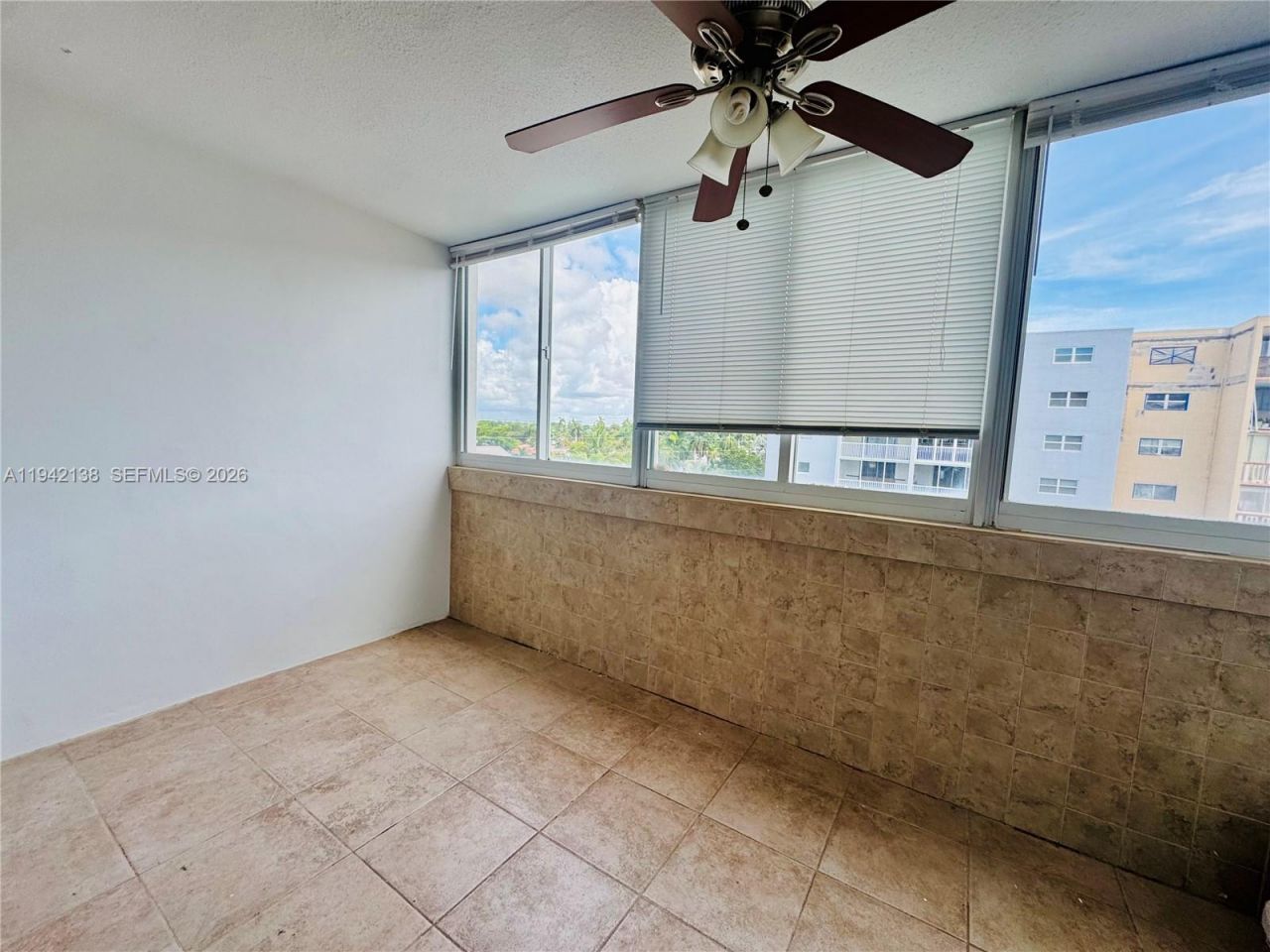420 NE 12th Ave, Unit 502, Hallandale Beach, FL 33009 Photo