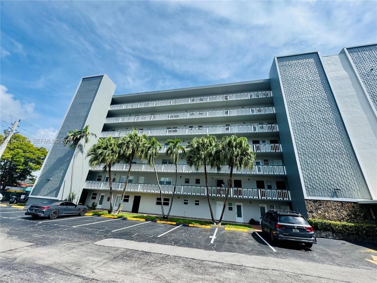 420 NE 12th Ave, Unit 502, Hallandale Beach, FL 33009 Photo