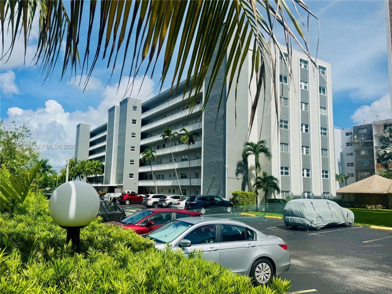 420 NE 12th Ave, Unit 502, Hallandale Beach, FL 33009 Photo