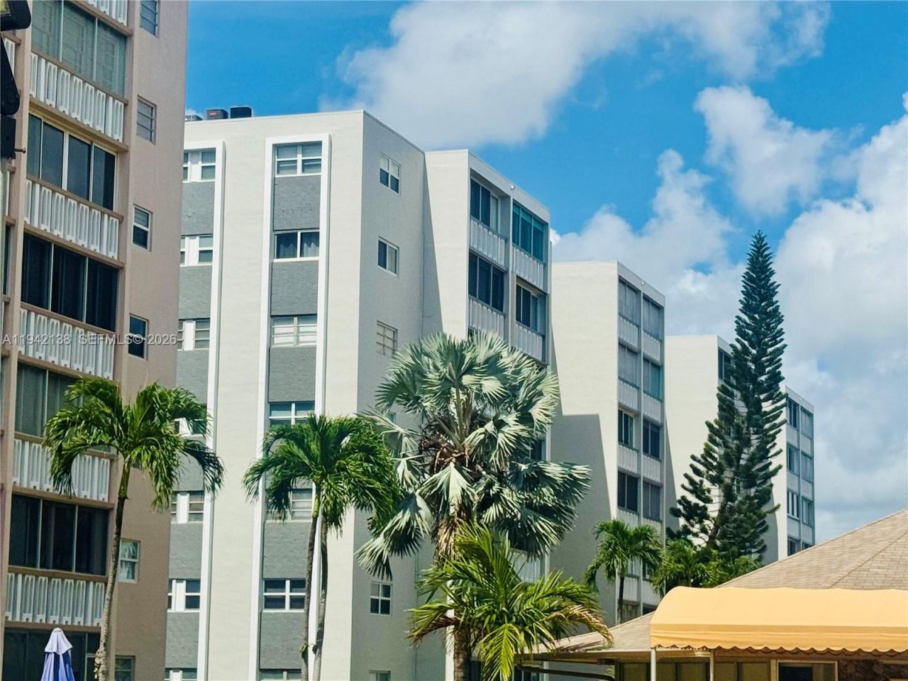 420 NE 12th Ave, Unit 502, Hallandale Beach, FL 33009 Photo